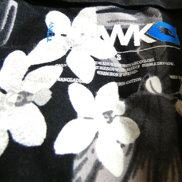 Hawk Boys Shirt Size S 100% Cotton Black White Hawaiian Pattern British - Picture 3 of 4